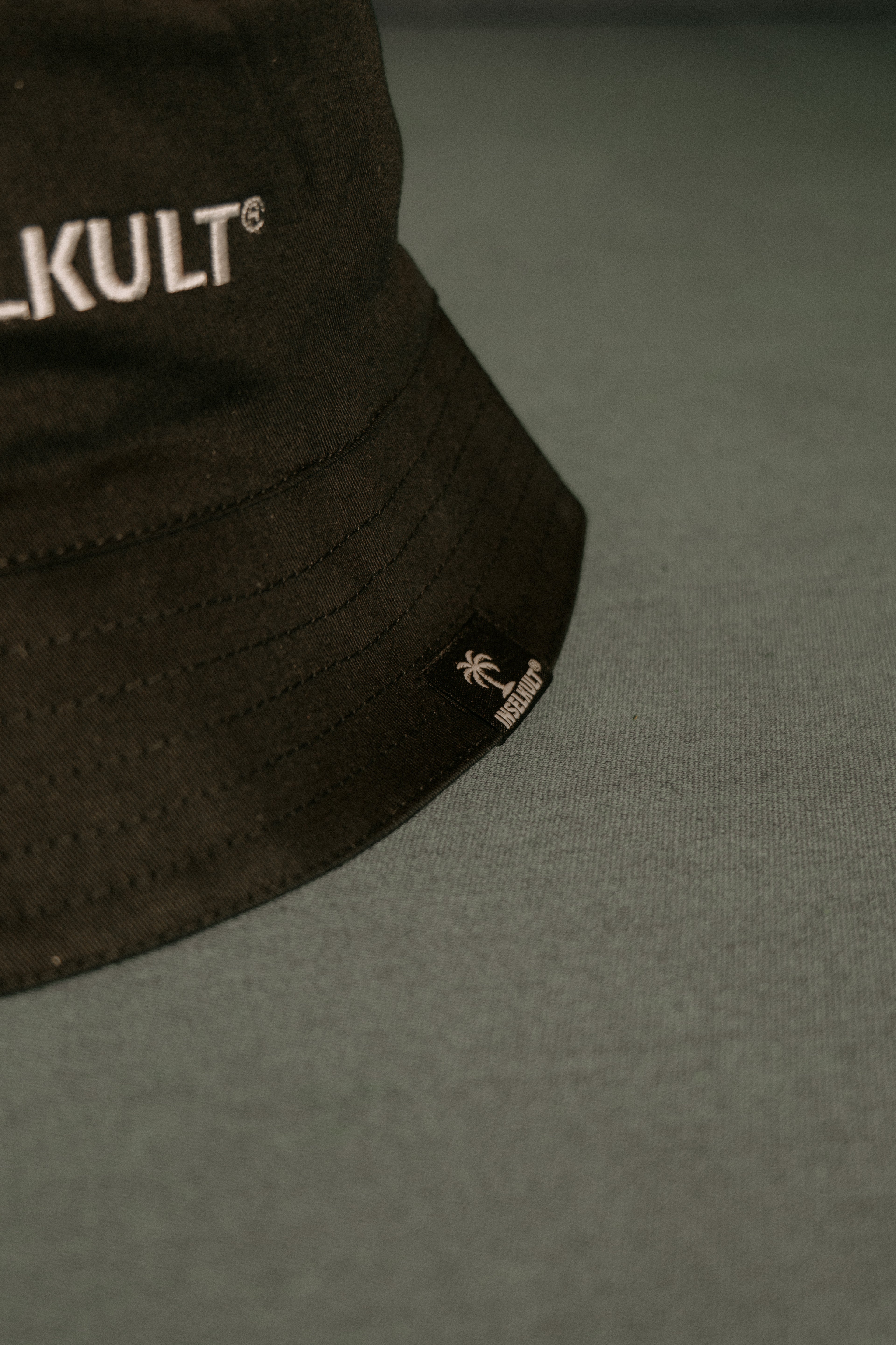PALM REVERSIBLE BUCKET HAT BLACK
